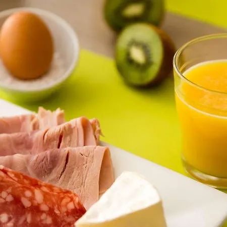 Og Antibes Les Strelitzias * Juan-les-Pins